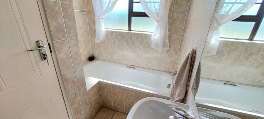 3 Bedroom Property for Sale in Haga Haga Eastern Cape